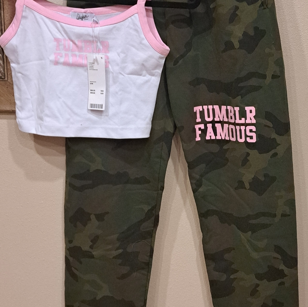 Mayfair Group UO Camo Joggers and Pink Trim Crop Top Set Size S/M NWT $108 &$68 - Picture 9 of 10